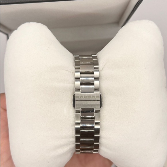 Gucci Mother of Pearl Diamond Watch - Picture 10 of 11